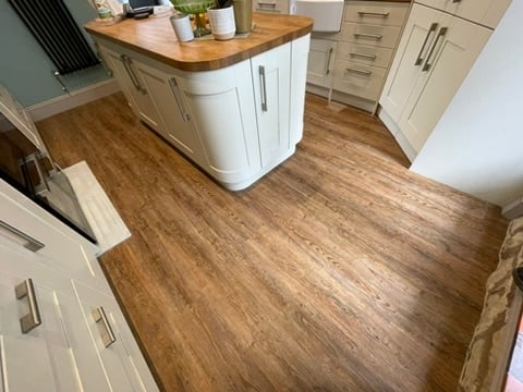 Warm timber-effect LVT kitchen