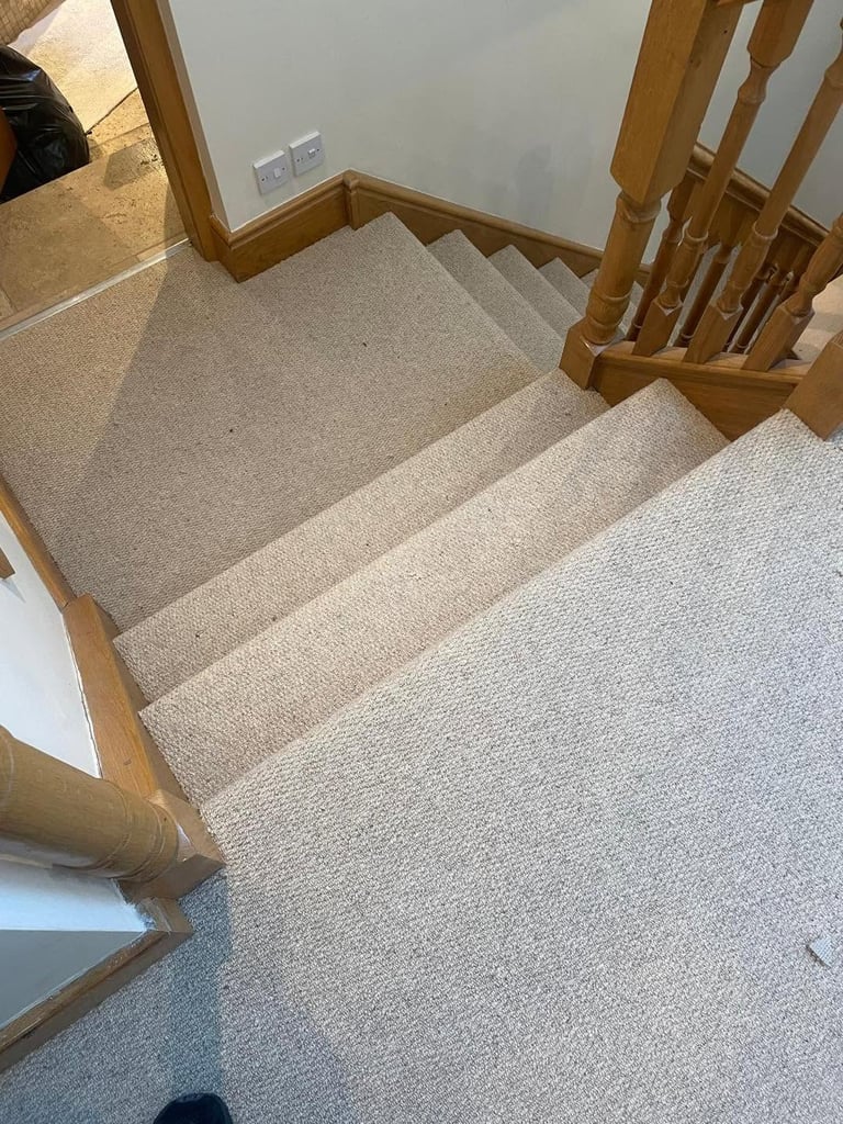 Cream loop stairs & landing