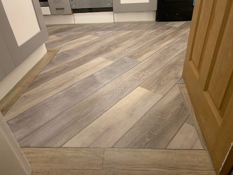 Diagonal plank LVT with border