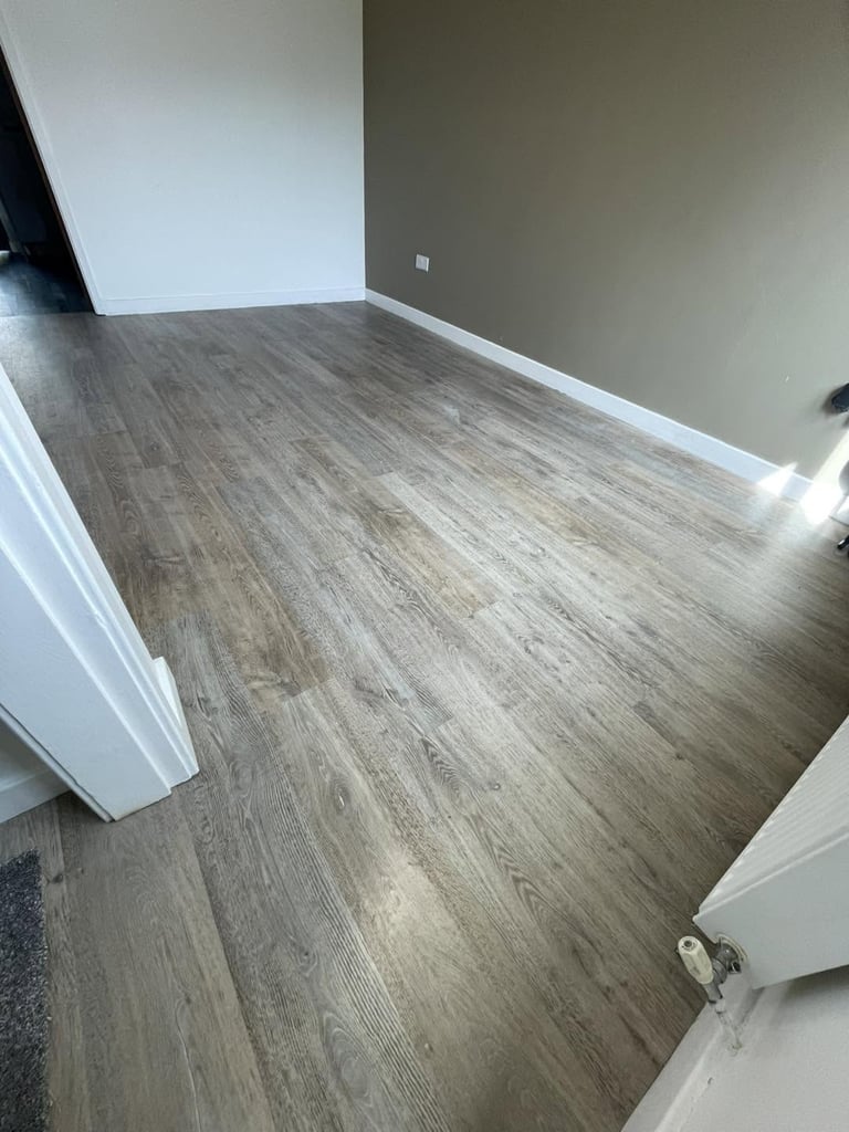 Grey oak plank laminate