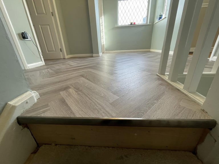 Parquet-effect hallway vinyl